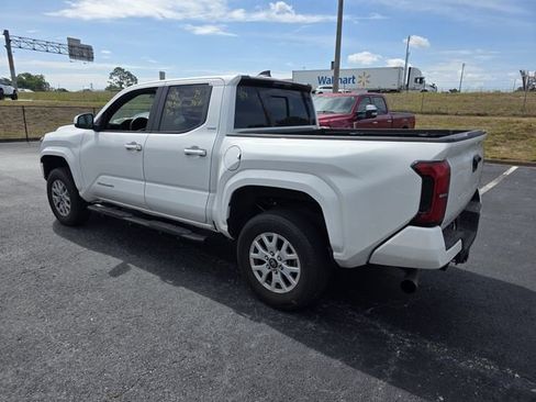 Used 2024 Toyota Tacoma SR5 w/ SR5 Upgrade Package AWD/4WD image 7