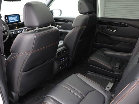 Used 2024 Honda Pilot TrailSport image 13