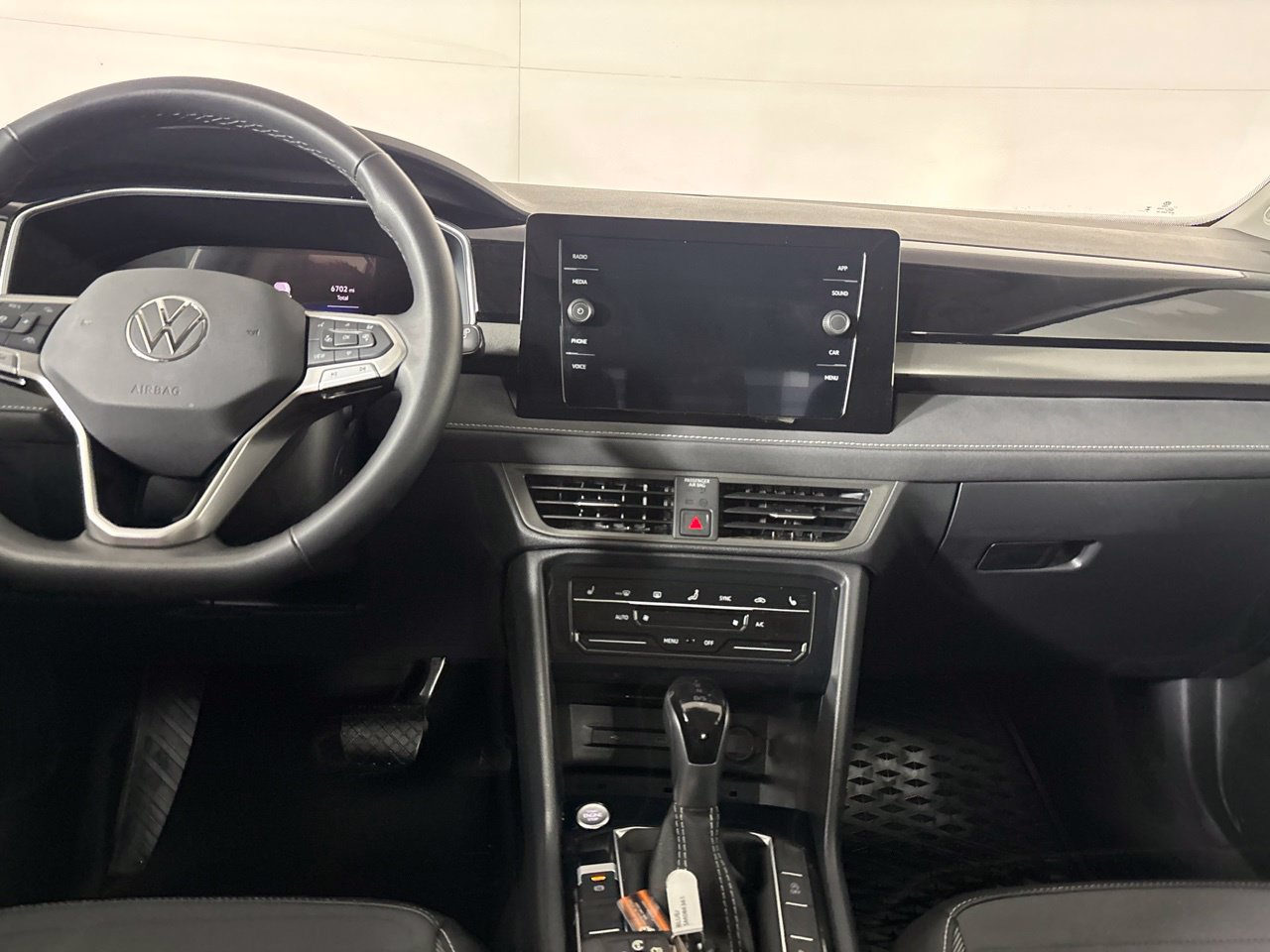 Used 2025 Volkswagen Taos SE AWD/4WD image 24