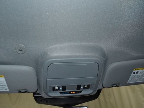 Used 2022 Ford Explorer XLT w/ Equipment Group 202A image 21