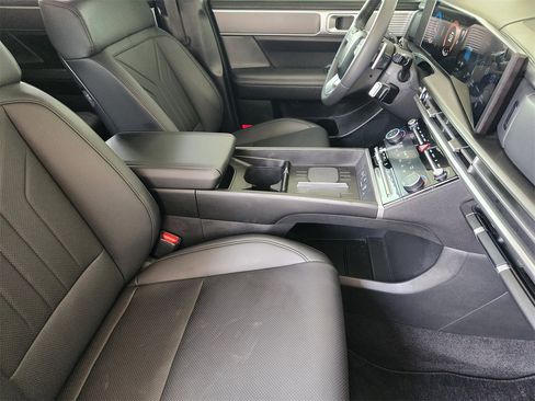 Used 2025 Hyundai Santa Fe SEL image 13