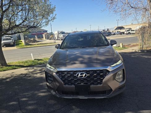 Used 2019 Hyundai Santa Fe SE image 3