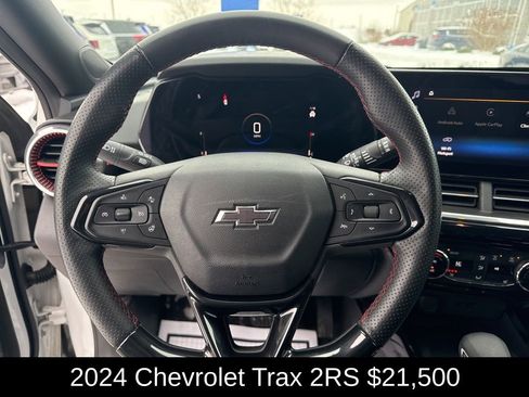 Used 2024 Chevrolet Trax RS w/ Sunroof Package image 18