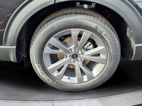 New 2026 Ford Explorer Active w/ Active Comfort Package image 17