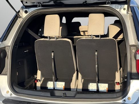 Used 2018 Ford Explorer FWD image 8