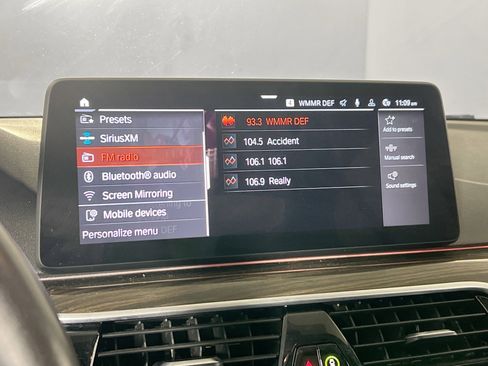 Used 2021 BMW 530i xDrive w/ M Sport Package image 15