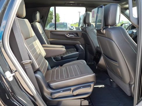 Used 2025 GMC Yukon Denali Ultimate w/ LPO, Floor Liner Package AWD/4WD image 15