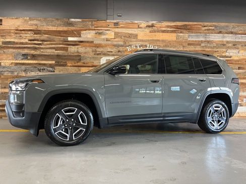 New 2026 Jeep Cherokee Laredo AWD/4WD image 18
