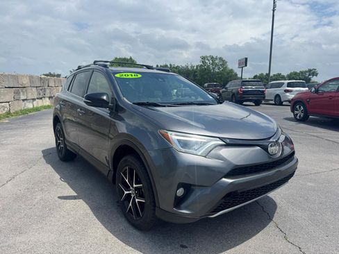 Used 2018 Toyota RAV4 SE w/ Power Extra Value Package FWD image 1