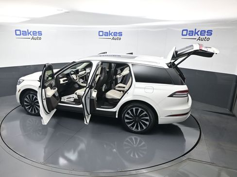 Used 2022 Lincoln Aviator Black Label Grand Touring w/ Class IV Trailer Tow Package image 62