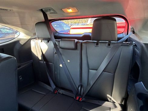 Certified 2024 Toyota Highlander XLE image 13