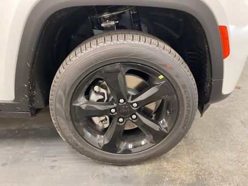 New 2026 Jeep Grand Cherokee L Limited AWD/4WD image 31