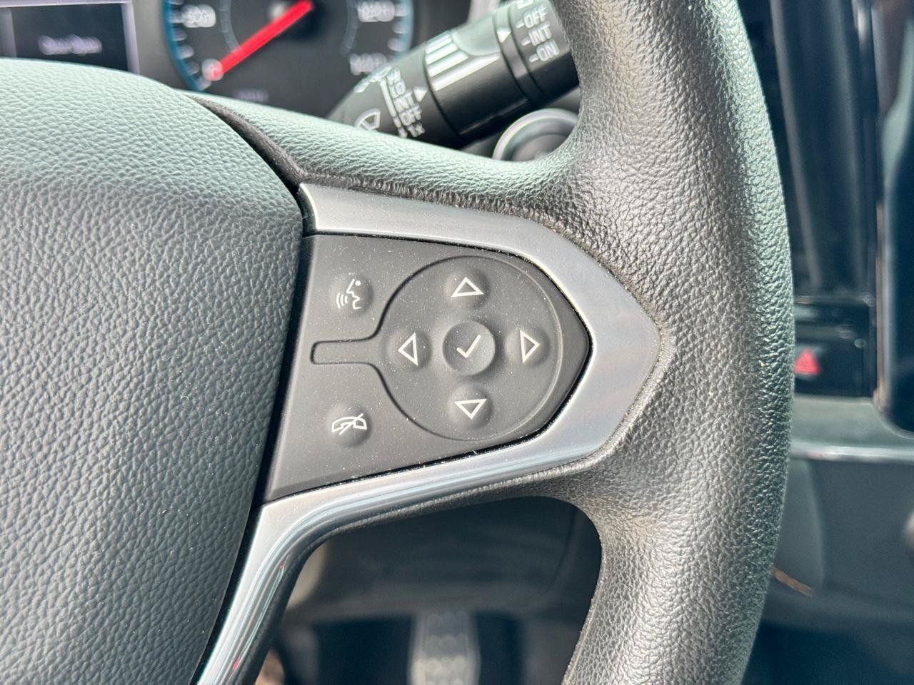 Used 2021 Chevrolet Traverse LS FWD image 29