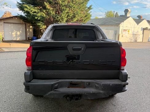 Used 2003 Chevrolet Avalanche 4x4 w/ The North Face Edition image 5