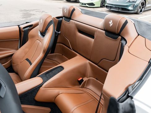 Used 2024 Ferrari Roma Spider image 33