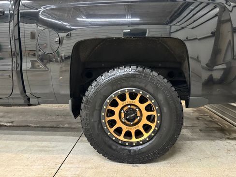 Used 2018 Chevrolet Silverado 1500 LT w/ All Star Edition AWD/4WD image 6