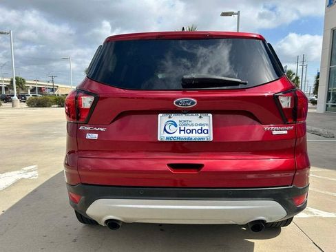 Used 2019 Ford Escape Titanium image 5