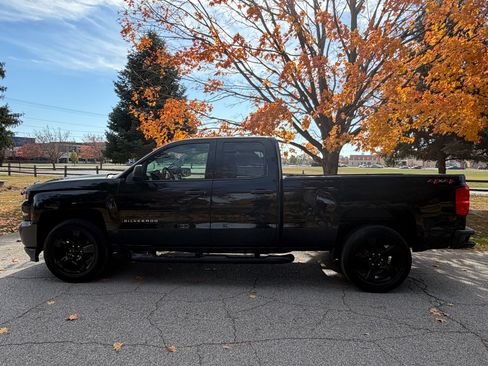 Used 2018 Chevrolet Silverado 1500 W/T w/ Black Out Edition image 6