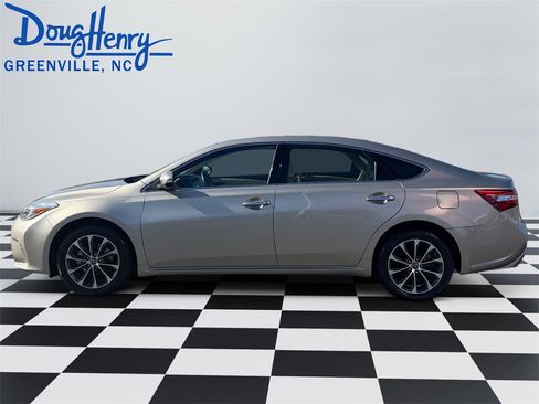 Used 2017 Toyota Avalon image 2