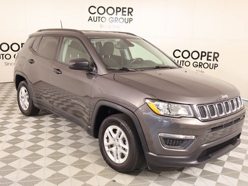 Used 2018 Jeep Compass Sport w/ Cold Weather Group FWD image 1