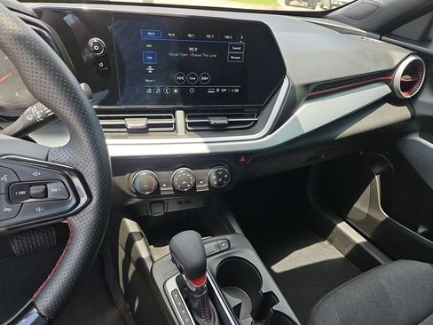 Used 2025 Chevrolet Trax RS w/ Driver Confidence Package FWD image 11