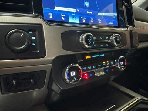 Used 2022 Ford F250 Lariat w/ Lariat Value Package AWD/4WD image 11