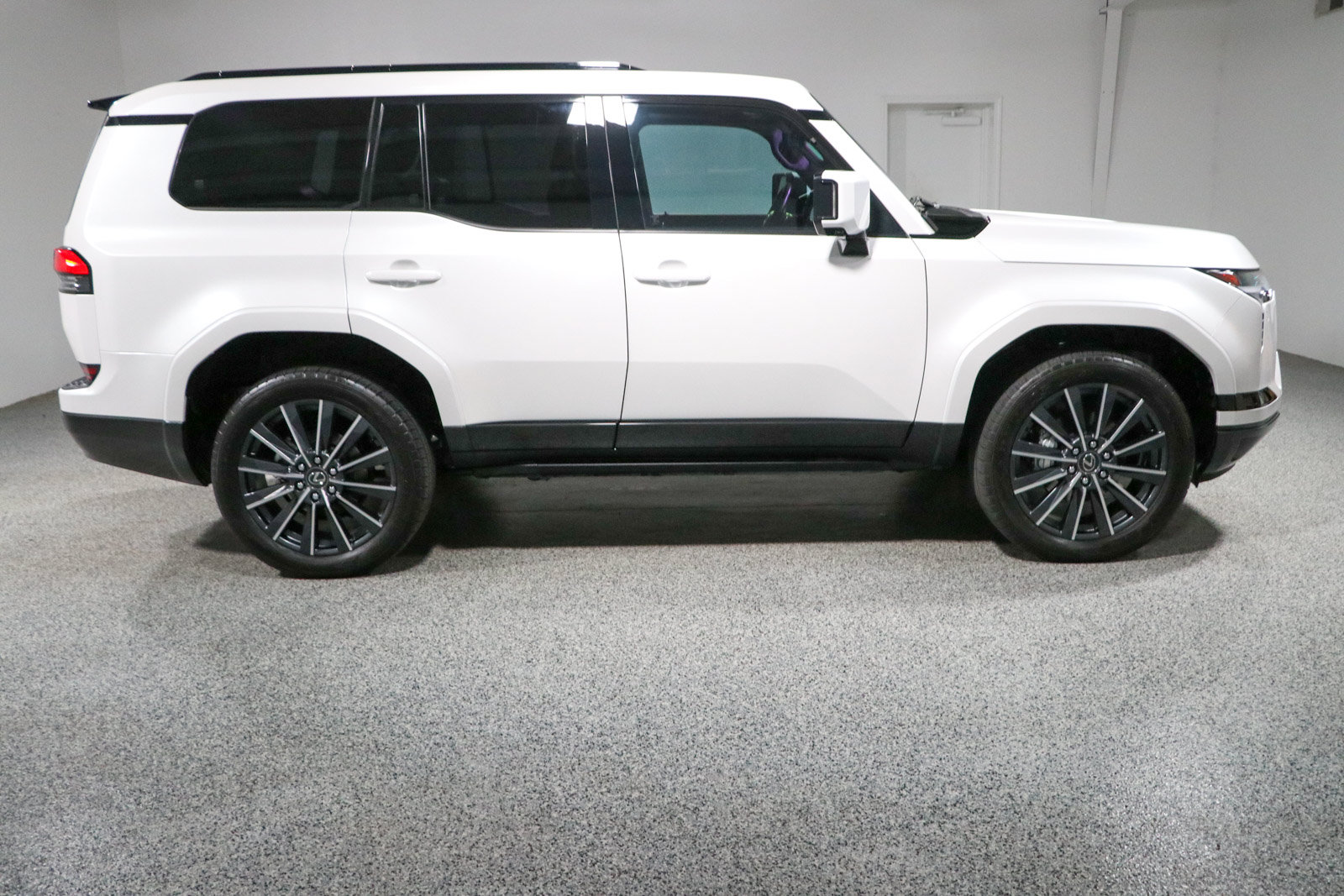 Used 2024 Lexus GX 550 w/ Accessory Package (Z1) AWD/4WD image 6