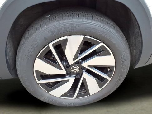 Used 2025 Volkswagen Atlas SE FWD image 34