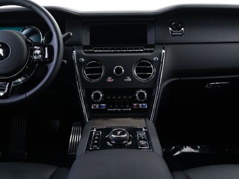 Certified 2024 Rolls-Royce Cullinan image 37