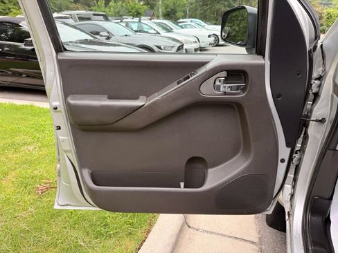 Used 2013 Nissan Frontier SV RWD image 13