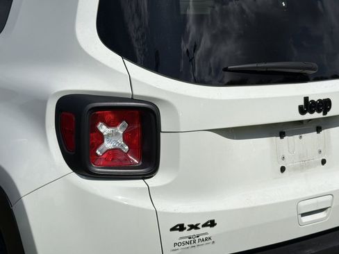 Used 2023 Jeep Renegade Altitude AWD/4WD image 9