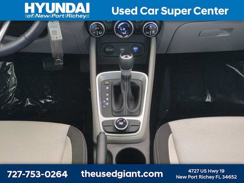 Used 2020 Hyundai Venue SEL w/ Convenience Package FWD image 17