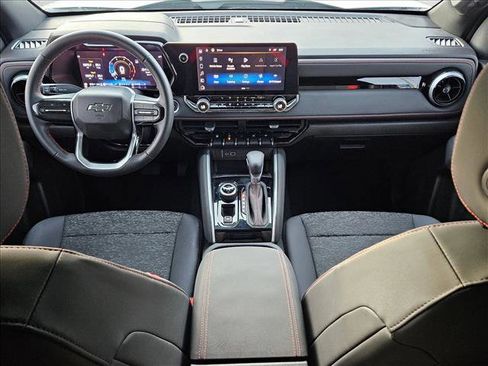 Used 2024 Chevrolet Colorado Z71 w/ Z71 Convenience Package 2 image 19