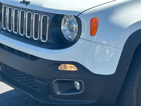 Used 2018 Jeep Renegade Latitude w/ Advanced Technology Group AWD/4WD image 12