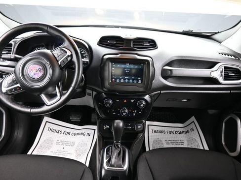 Certified 2020 Jeep Renegade Latitude w/ Cold Weather Group image 14