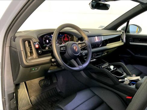 Certified 2026 Porsche Cayenne AWD/4WD image 4