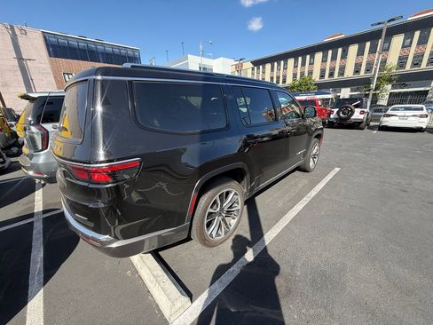 Used 2022 Jeep Wagoneer Series III w/ Premium Group I RWD image 2