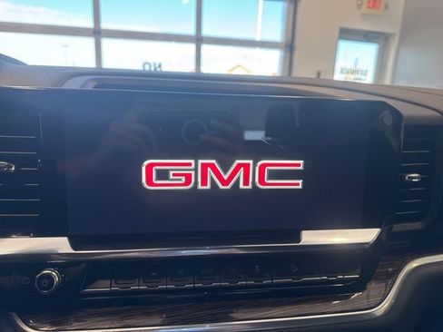New 2026 GMC Sierra 1500 SLE w/ X31 Off-Road Package AWD/4WD image 32