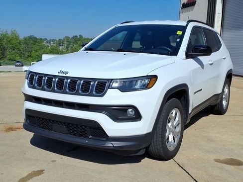 Used 2024 Jeep Compass Latitude AWD/4WD image 1