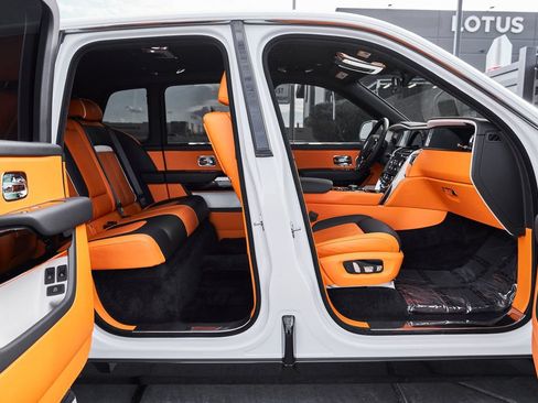 Used 2025 Rolls-Royce Cullinan AWD/4WD image 33
