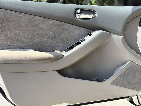 Used 2010 Nissan Altima 2.5 S FWD image 14
