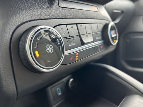 Used 2020 Ford Escape SE image 36