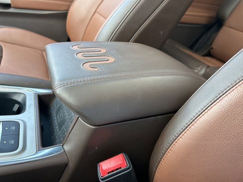 Used 2022 Ford Explorer King Ranch image 38