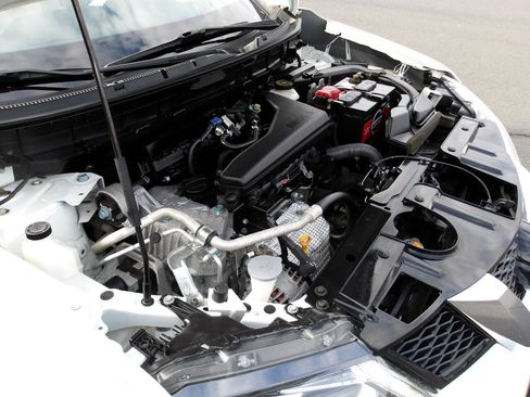 Used 2016 Nissan Rogue SV w/ SV Premium Package image 23