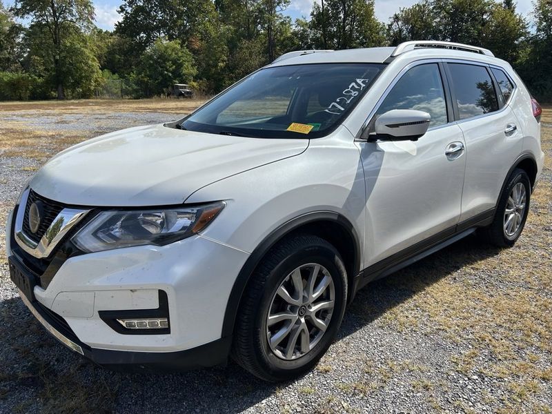 Used 2018 Nissan Rogue SV w/ Premium Package image 1
