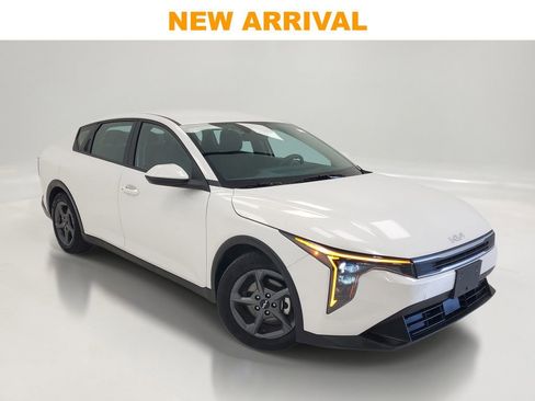 Used 2025 Kia K4 FWD image 1
