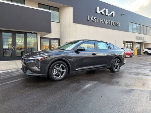 New 2025 Kia K4 LXS image 1