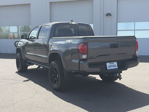 Used 2018 Toyota Tacoma TRD Sport w/ Technology Package AWD/4WD image 7