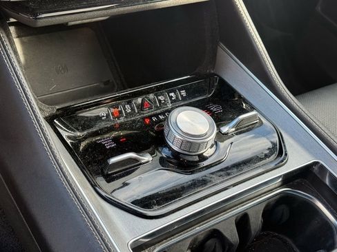 Used 2023 Jeep Wagoneer Series II w/ Convenience Group I image 19