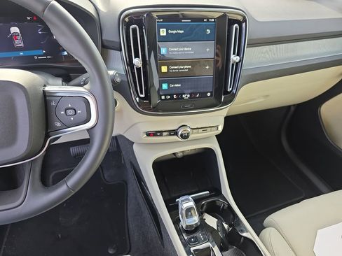 Used 2025 Volvo XC40 B5 Plus w/ Protection Package Premier image 31